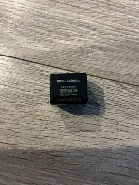 NIB Dolce & Gabbana Perfect Luminous Liquid Foundation Creamy 80